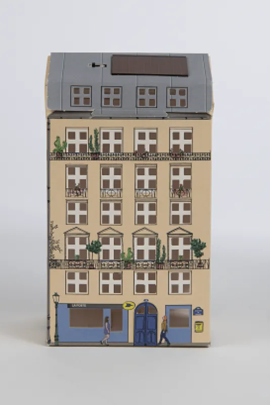 Vue 2 – Veilleuse solaire Bureau de poste en ville