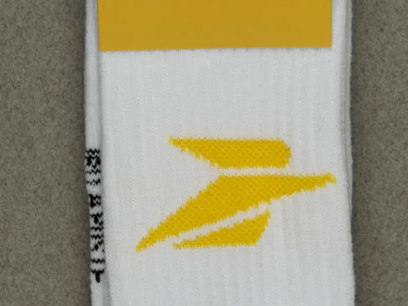 Vue 1 – chaussettes sport logo jaune